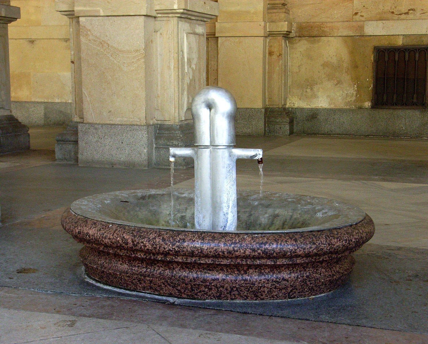 Marktbrunnen und Karl-IV.-Quelle